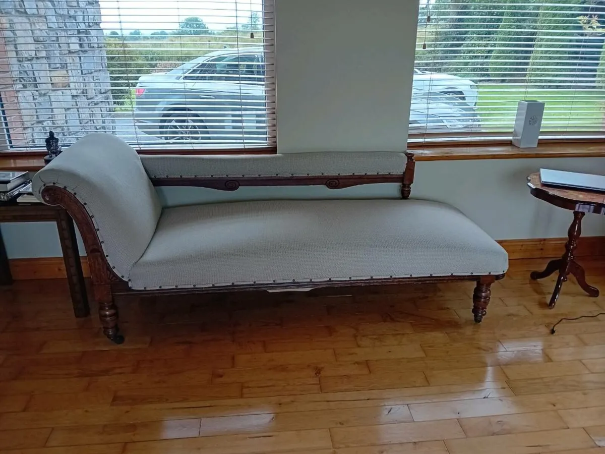 Chaise long