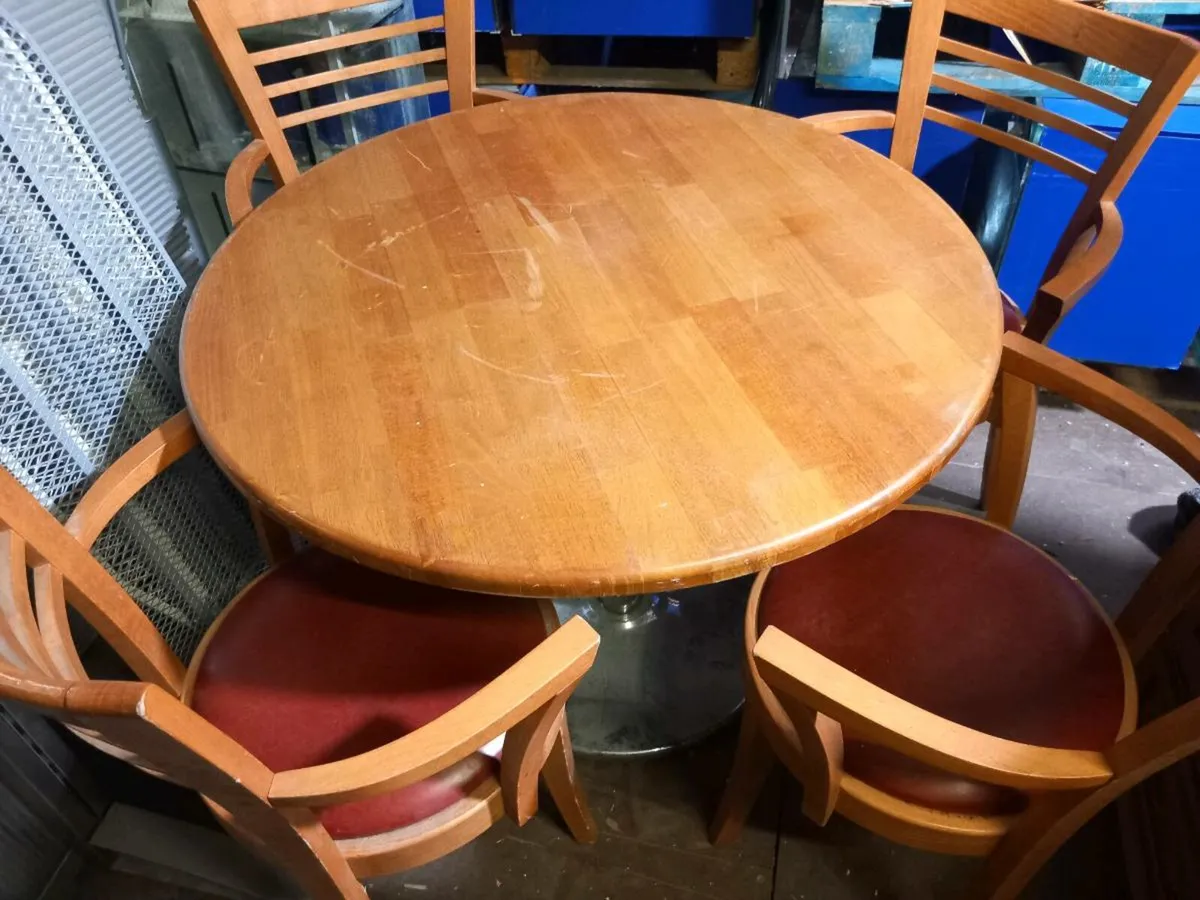 Table and chairs - Image 1