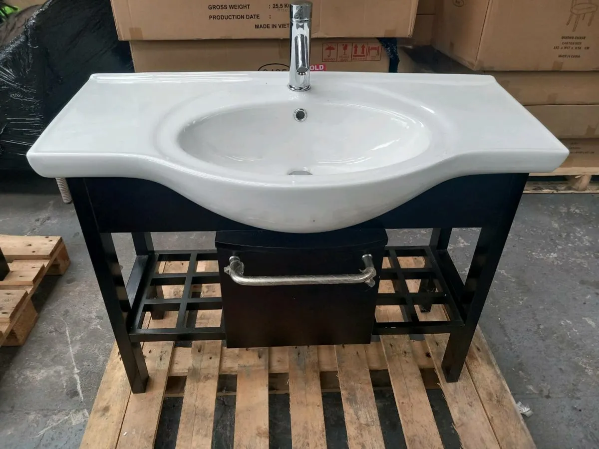 Bathroom sink
