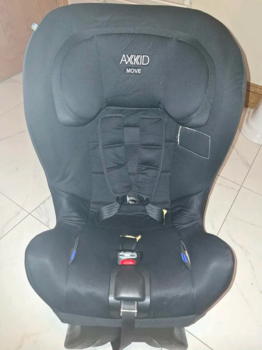 Axkid move rear facing car seat - Image 3