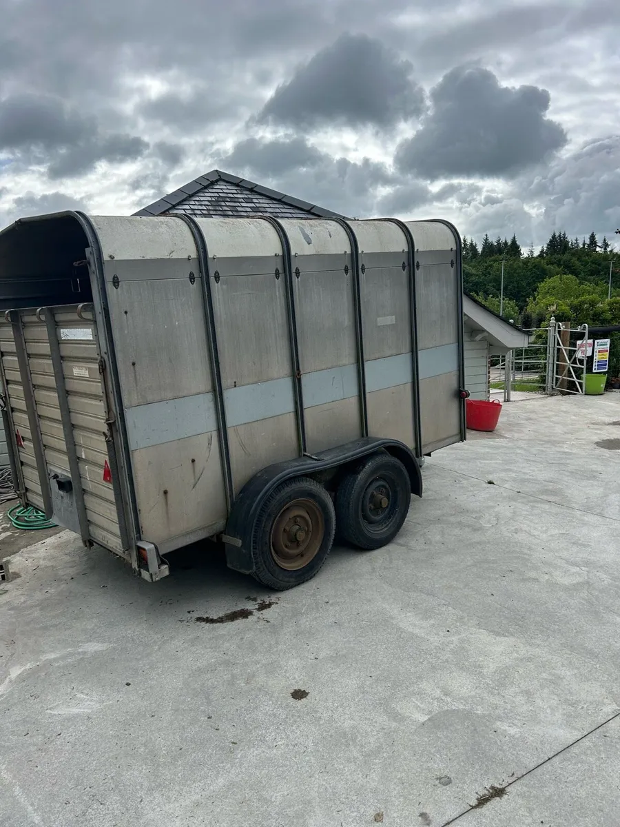Trailer - Image 1