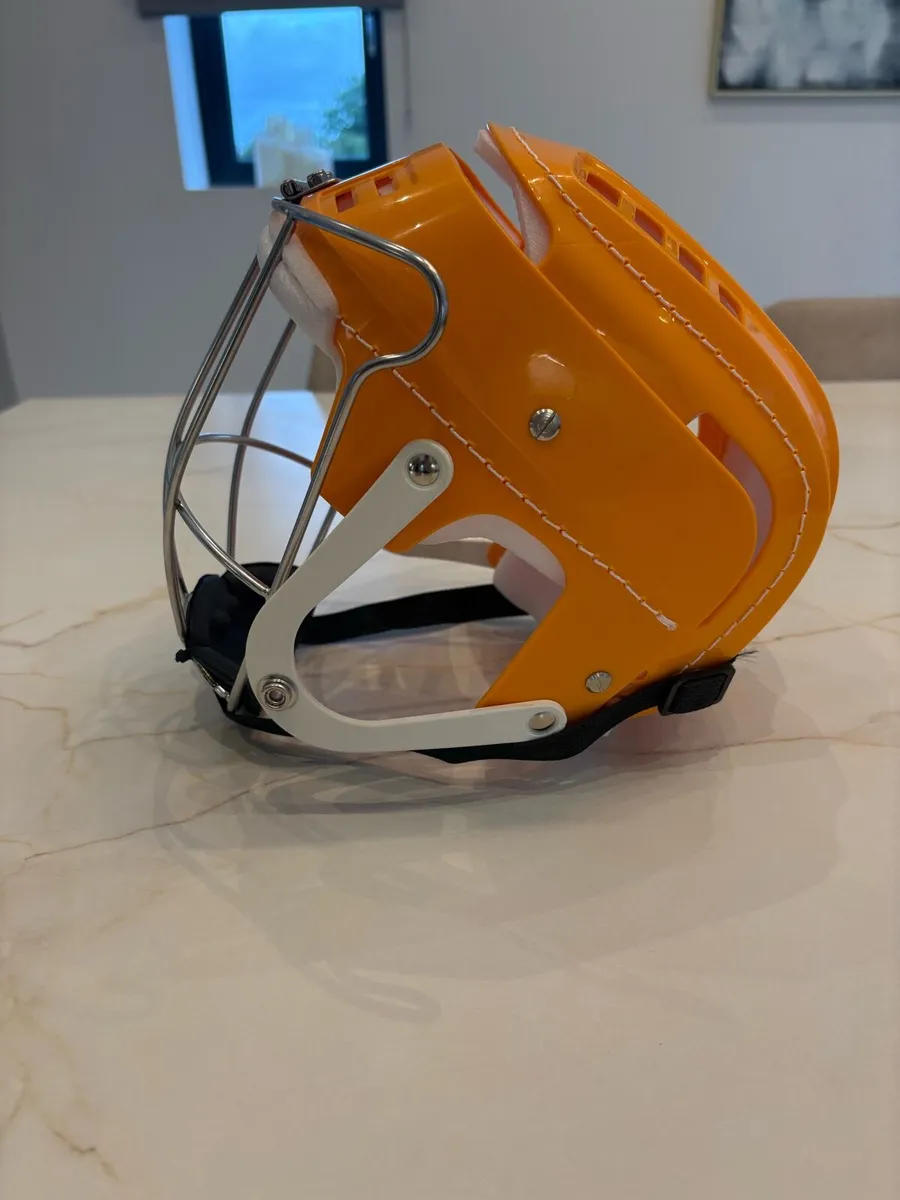 Gola hurling helmet - Image 3