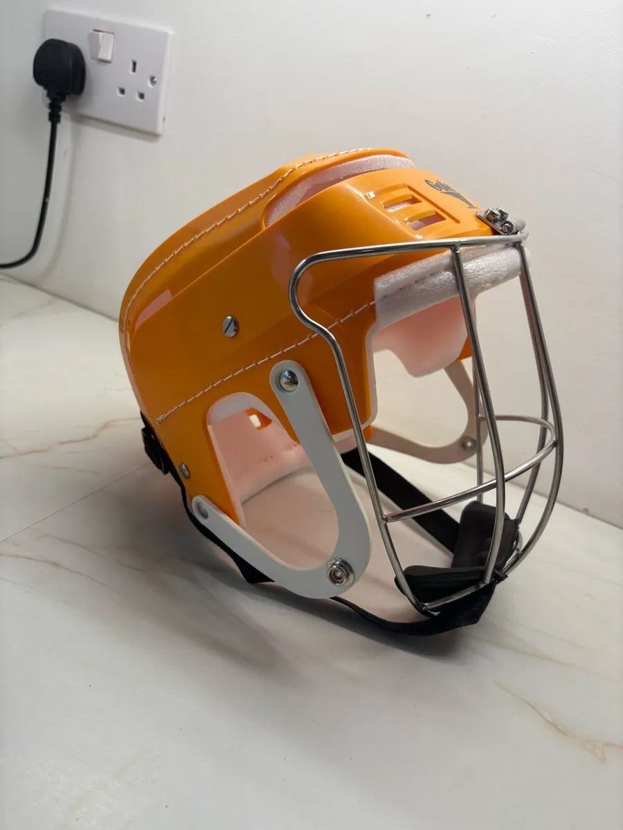 Gola hurling helmet - Image 4