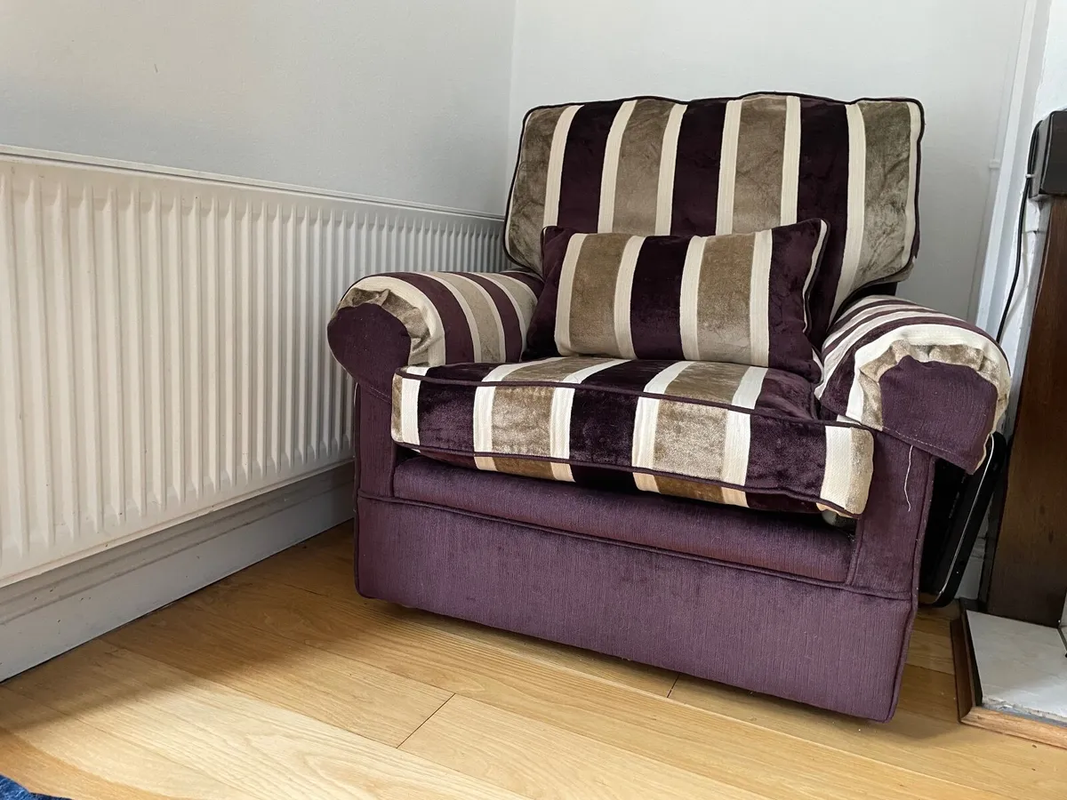 Sittingroom suite - Image 4