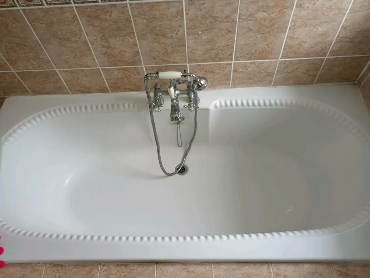 Large bath and taps - Image 2