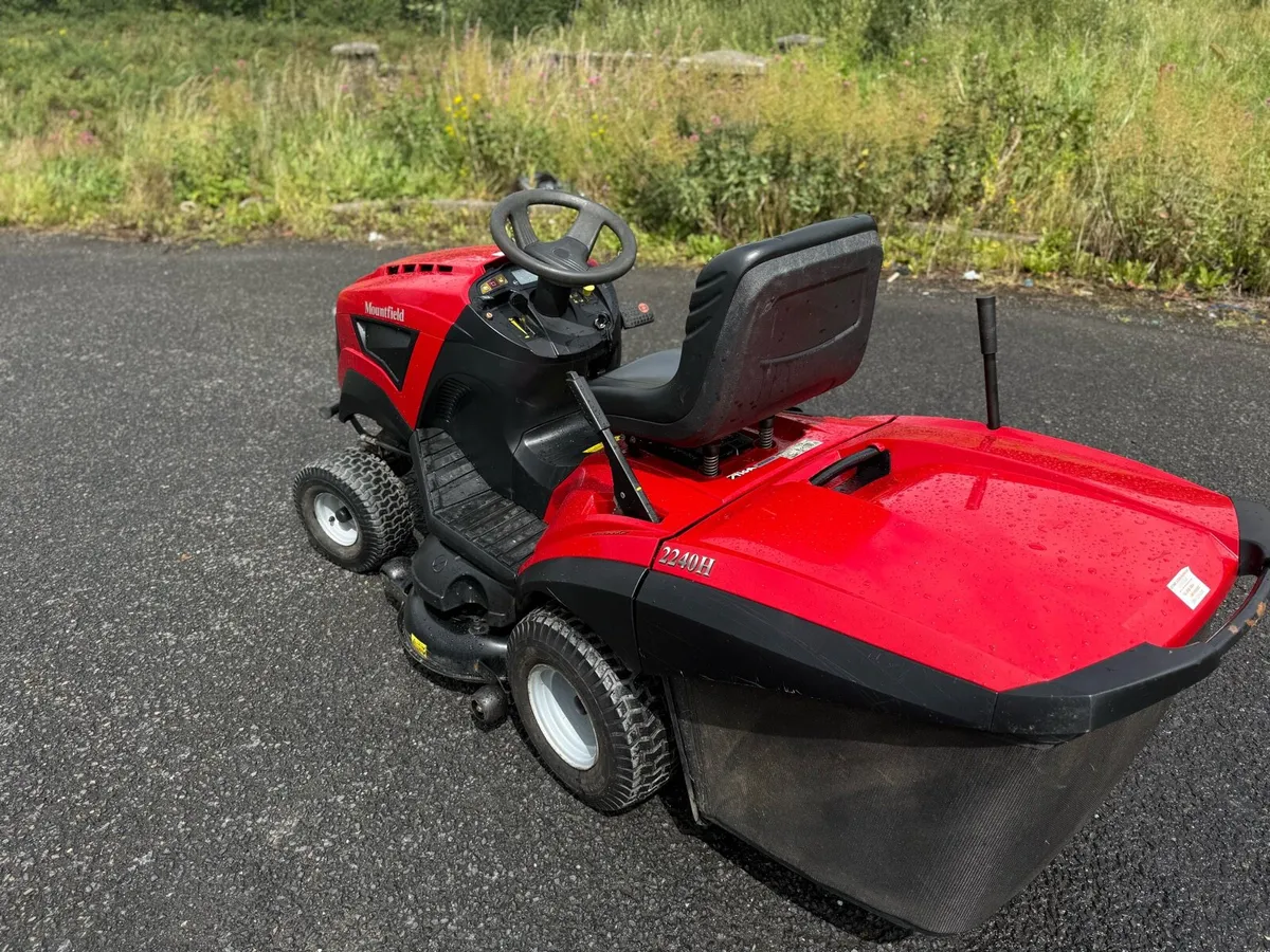Moundfield RideOn Lawnmower 22Hp V-Twin - Image 3
