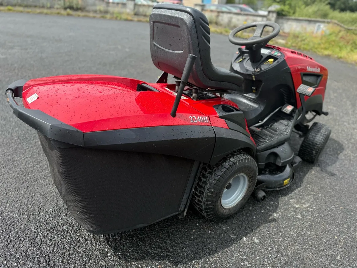 Moundfield RideOn Lawnmower 22Hp V-Twin - Image 4