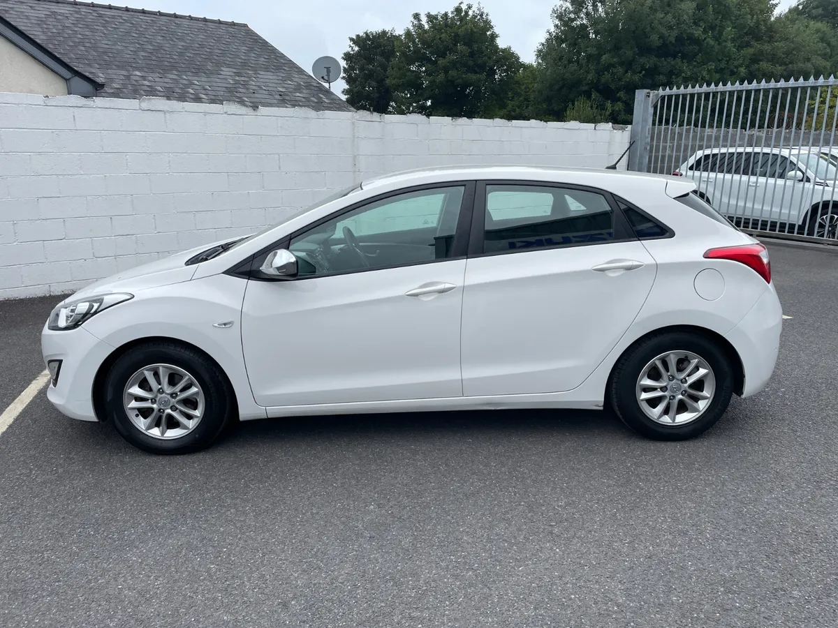 Hyundai i30 1.4L Petrol Elite - Image 4