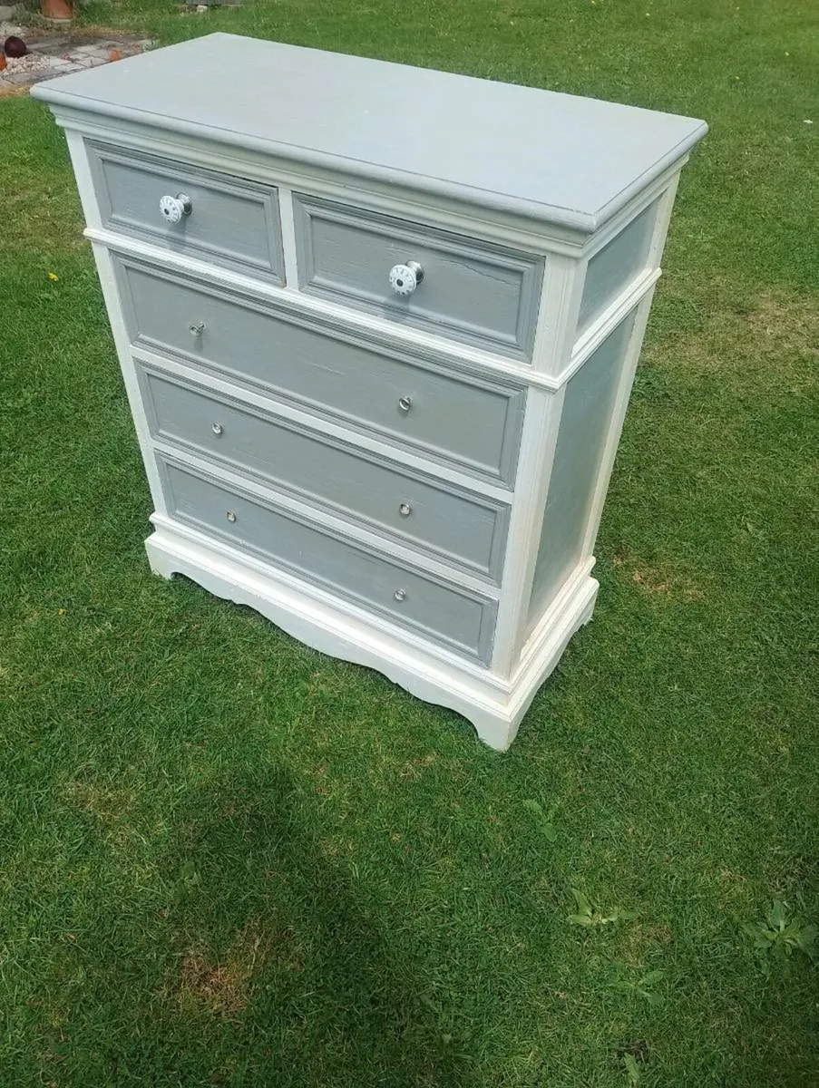 Chest of drawers - Image 1