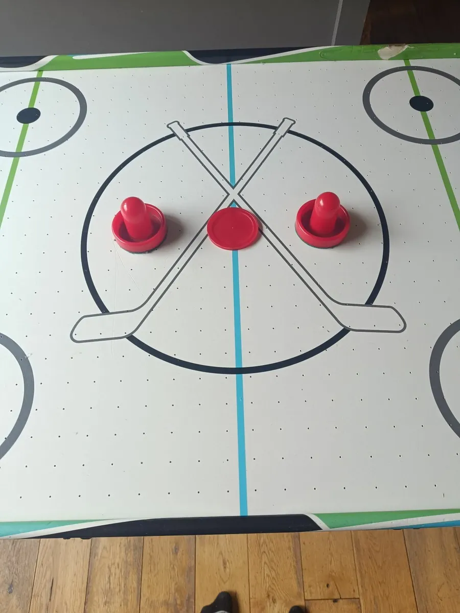 Air hockey table - Image 1