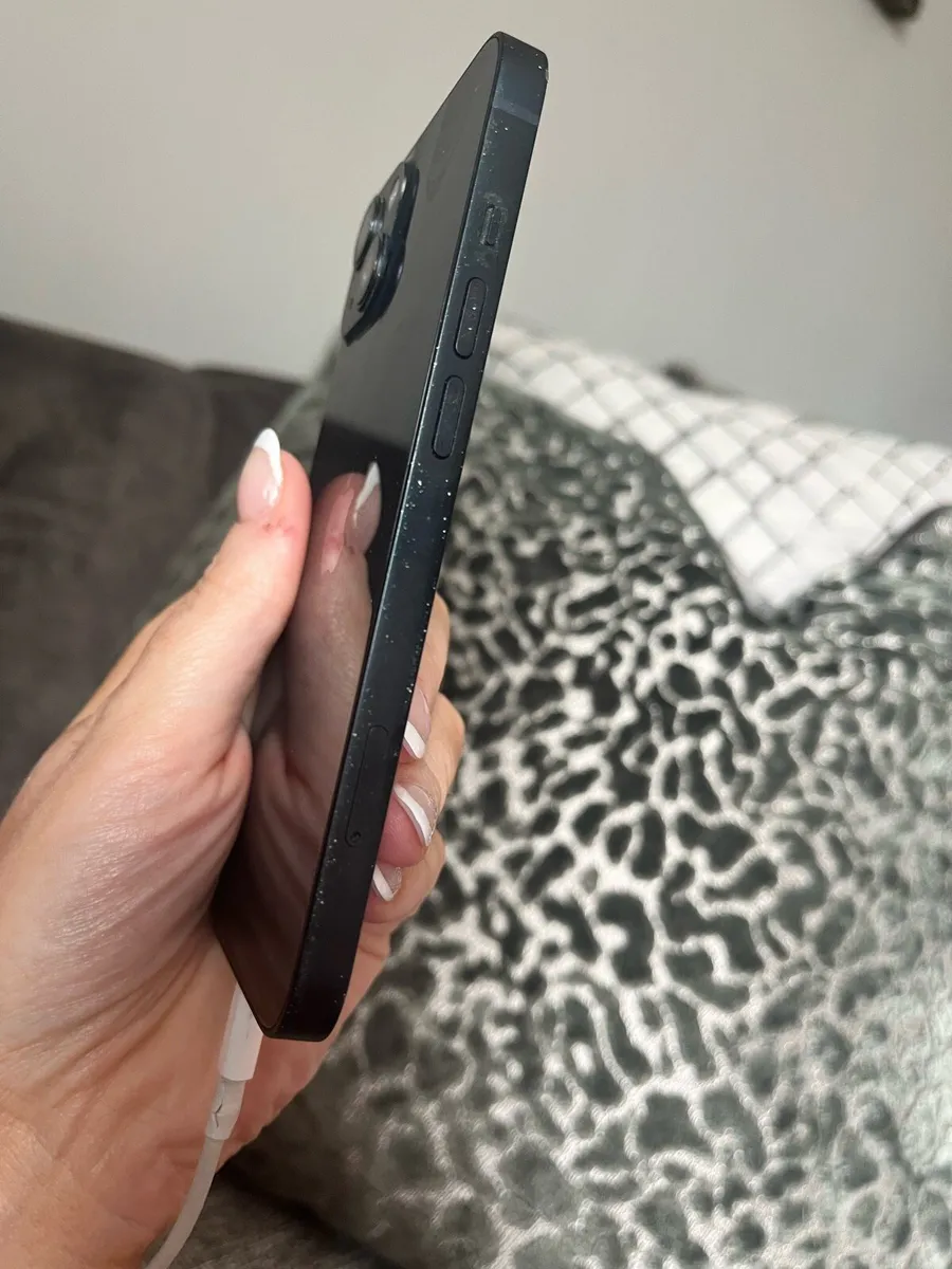 iPhone 13 - Image 4