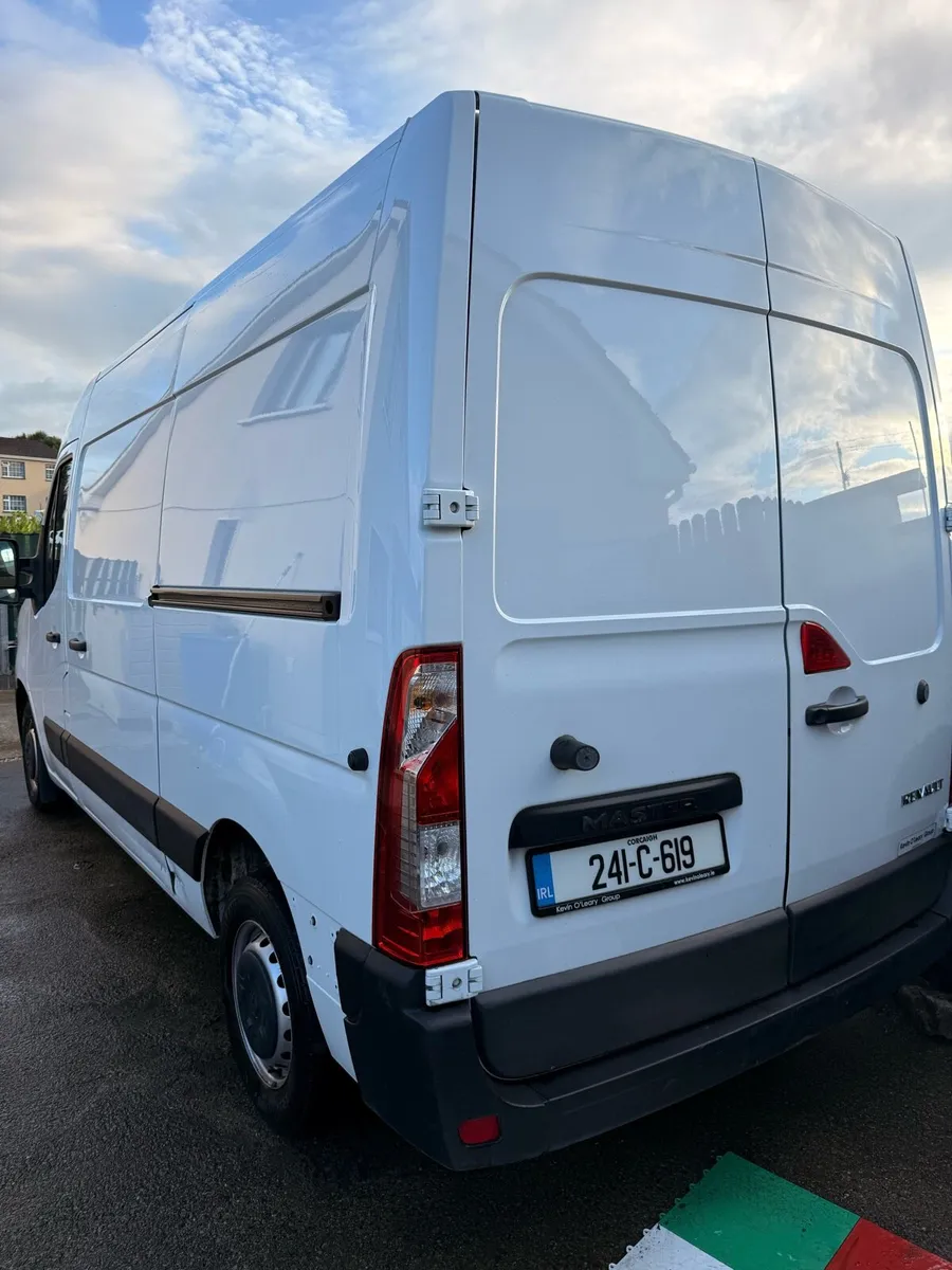2024 Renault Master - Image 2