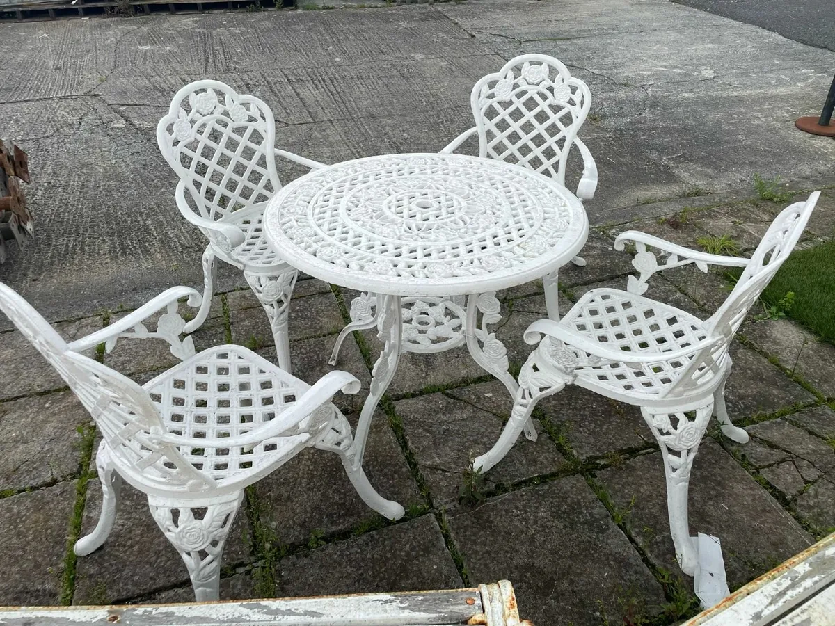 Solid Cast Iron Garden set - Image 1