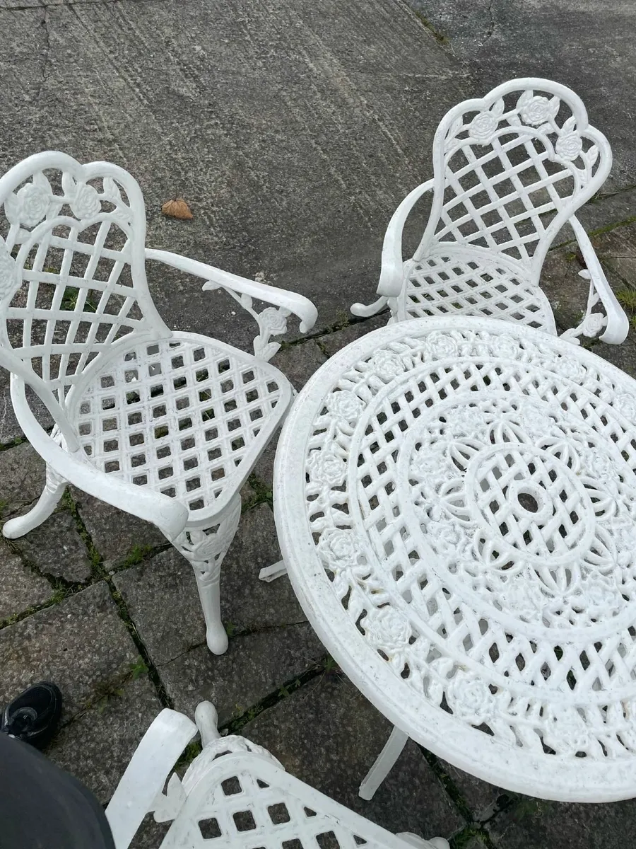 Solid Cast Iron Garden set - Image 2