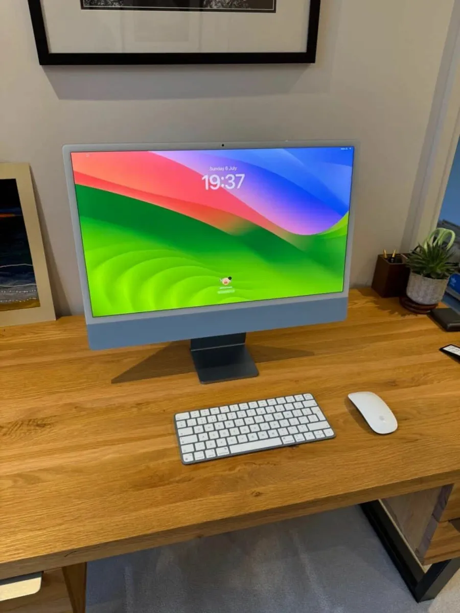 Apple iMac 24" (256GB SSD, M3,16GB, 10-Core GPU) - Image 1