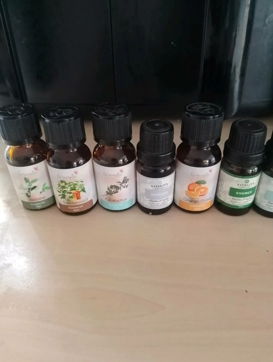 Silver Crest diffuser and about 20 oils - Image 4