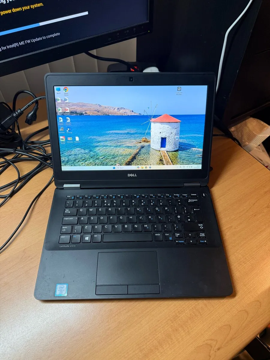 Dell laptop i5 pro 16-256 win 11 pro - Image 1