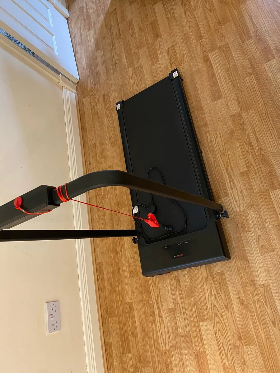 Folding treadmill - Image 1