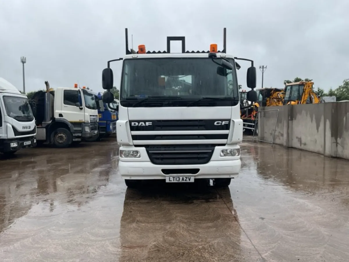 2013 DAF 75CF.360 6x2 Flat Block Grab - Image 2