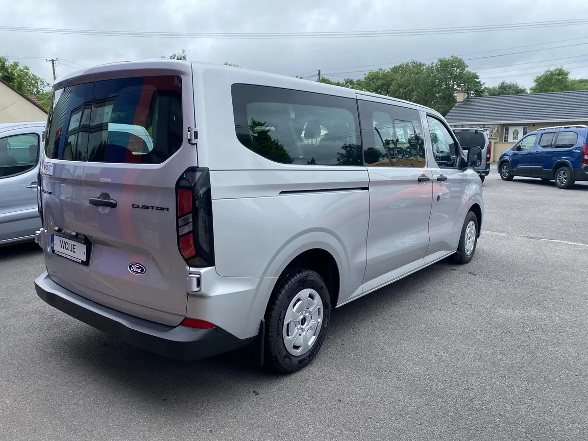 Ford Tourneo Custom Combi Wheelchair Taxi - Image 3