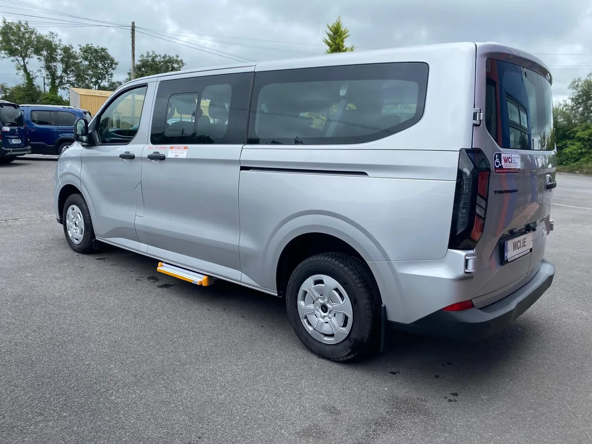 Ford Tourneo Custom Combi Wheelchair Taxi - Image 4