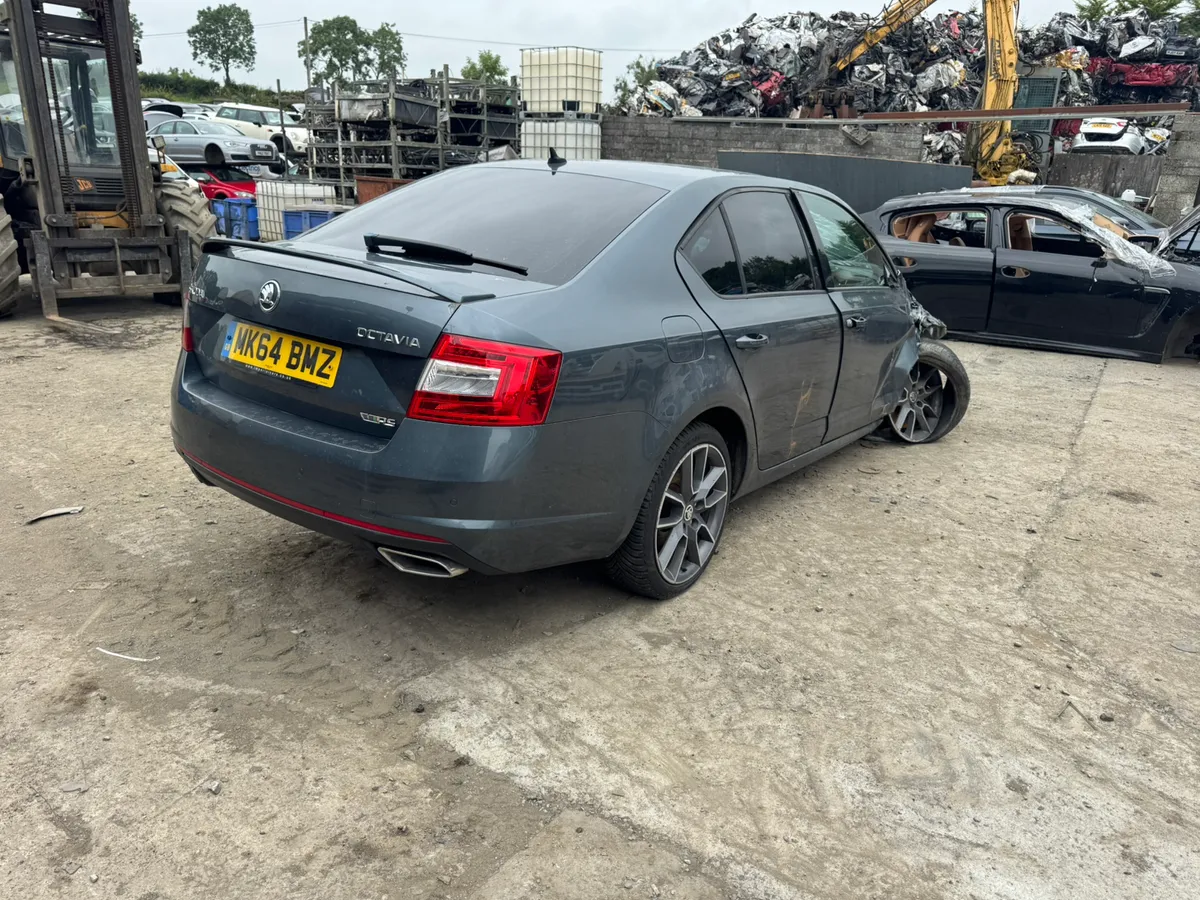 Breaking 2014 Skoda Octavia 2.0 VRS auto - Image 3