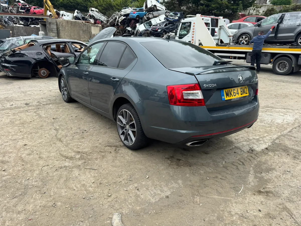 Breaking 2014 Skoda Octavia 2.0 VRS auto - Image 4