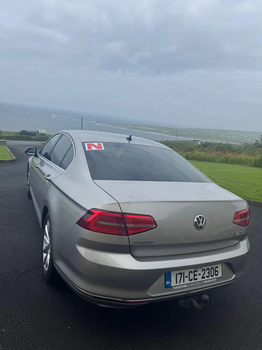 Volkswagen Passat 2017 - Image 2