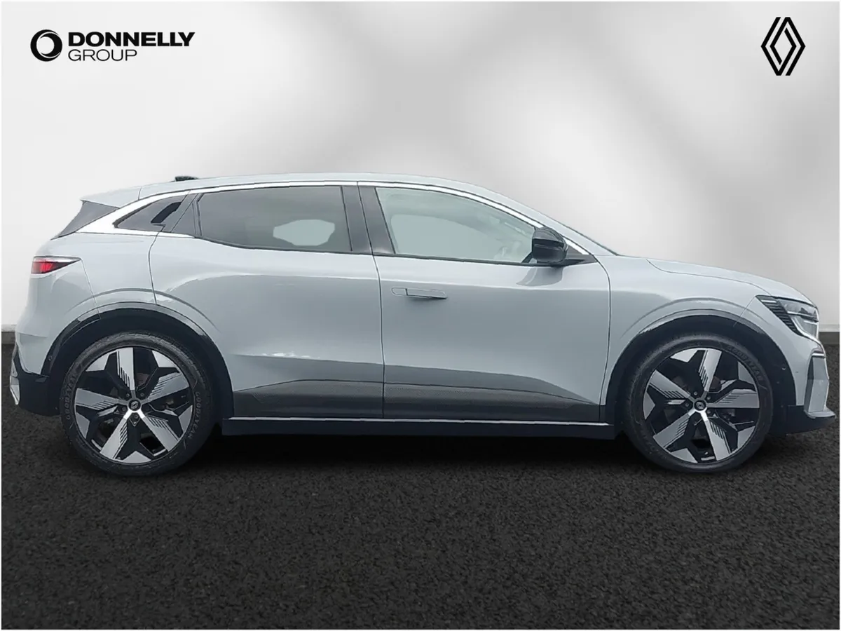 Renault Megane E-Tech Hatchback Techno - Image 3