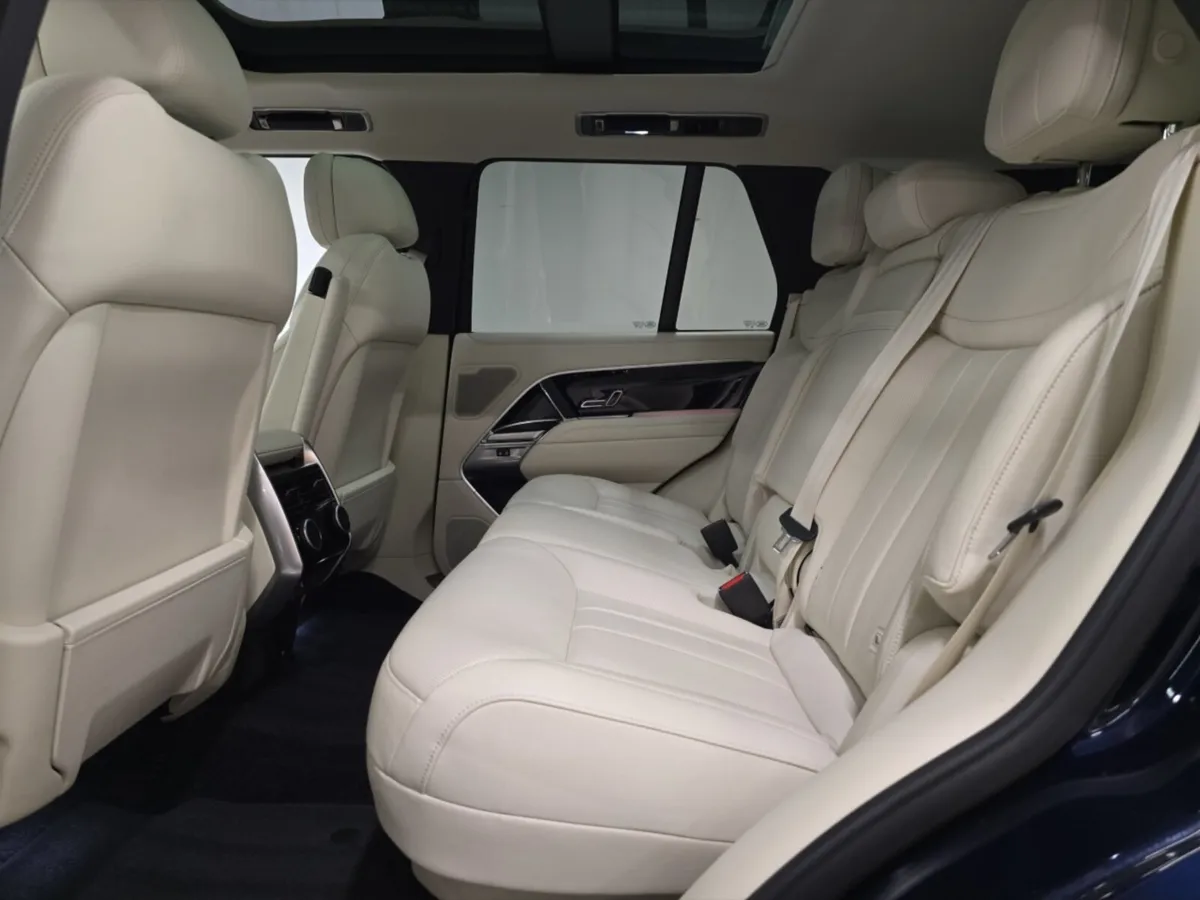 Land Rover Range Rover Diesel Estate HSE - Image 4