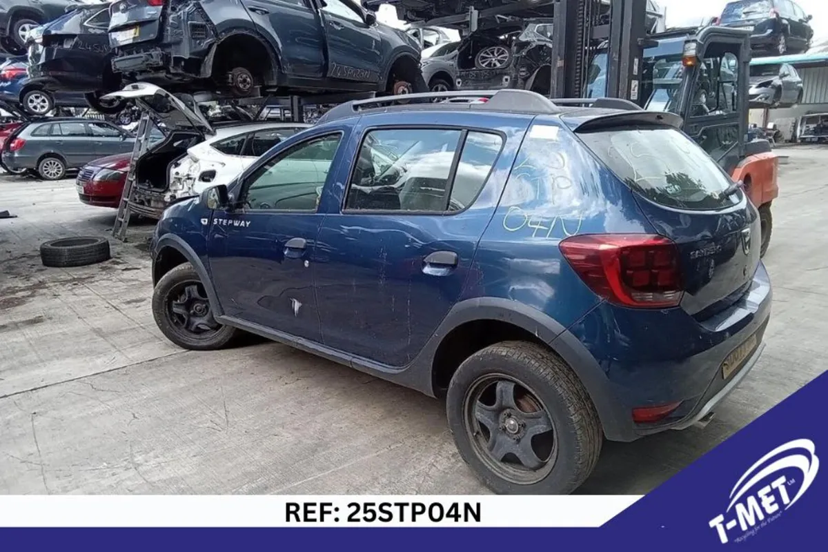 2017 DACIA SANDERO STEPWAY BREAKING FOR PARTS - Image 4