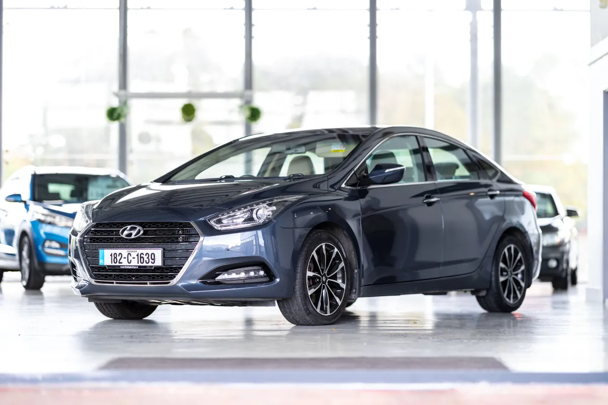 Hyundai i40 EXECUTIVE 4DR AUTO - Image 2