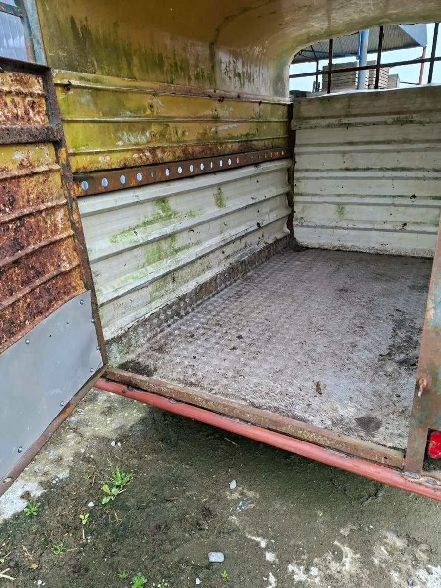 2 based cattle trailer - Image 3