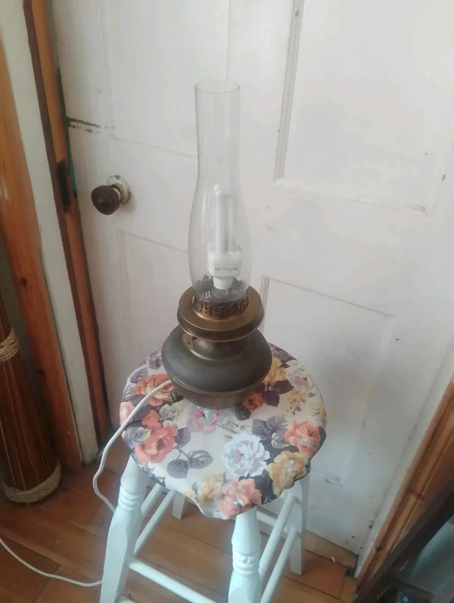 Gorgeous oil lamp style light - Image 2