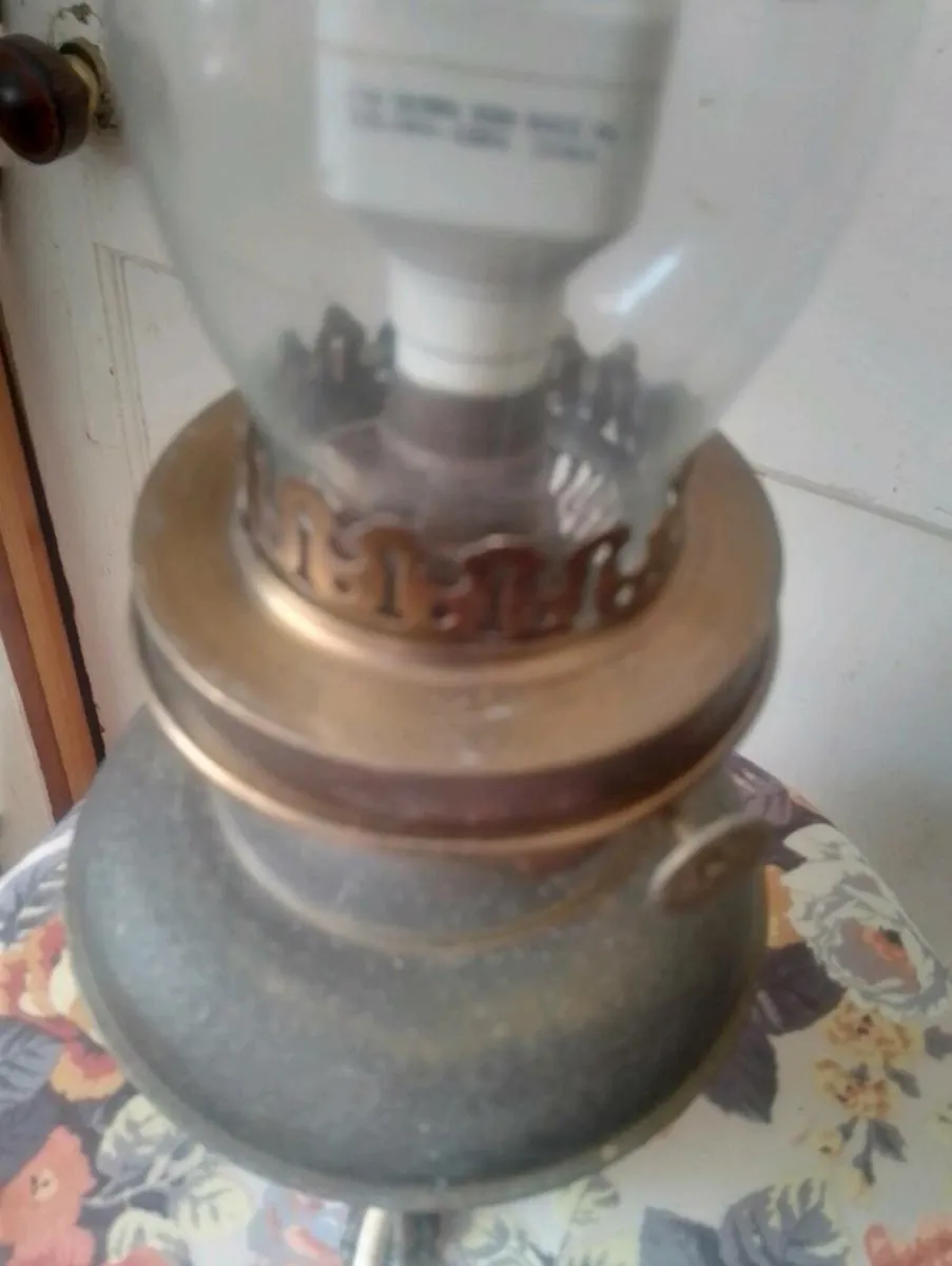 Gorgeous oil lamp style light - Image 3
