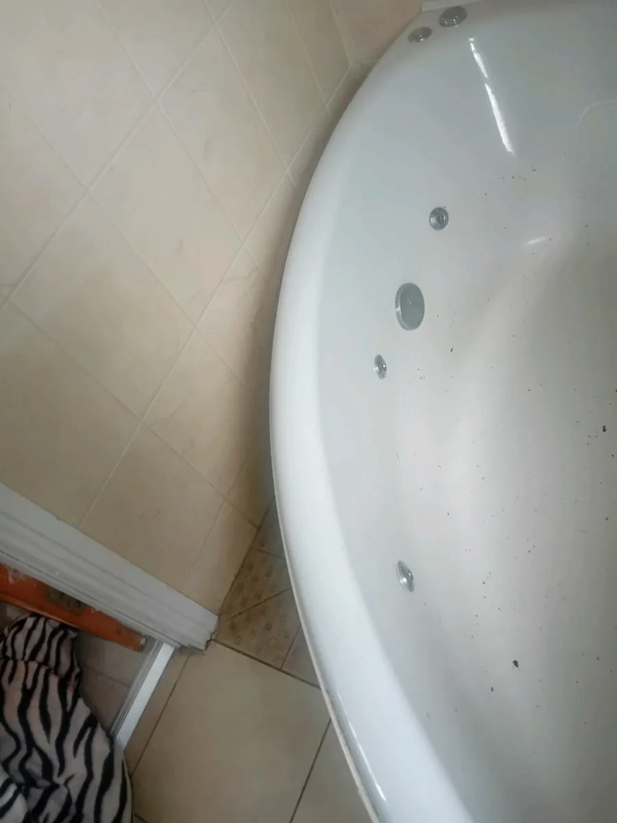 Jacuzzi bath corner - Image 3