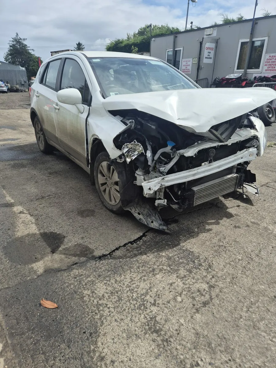 Suzuki SX4 Scross - Breaking only - Image 4