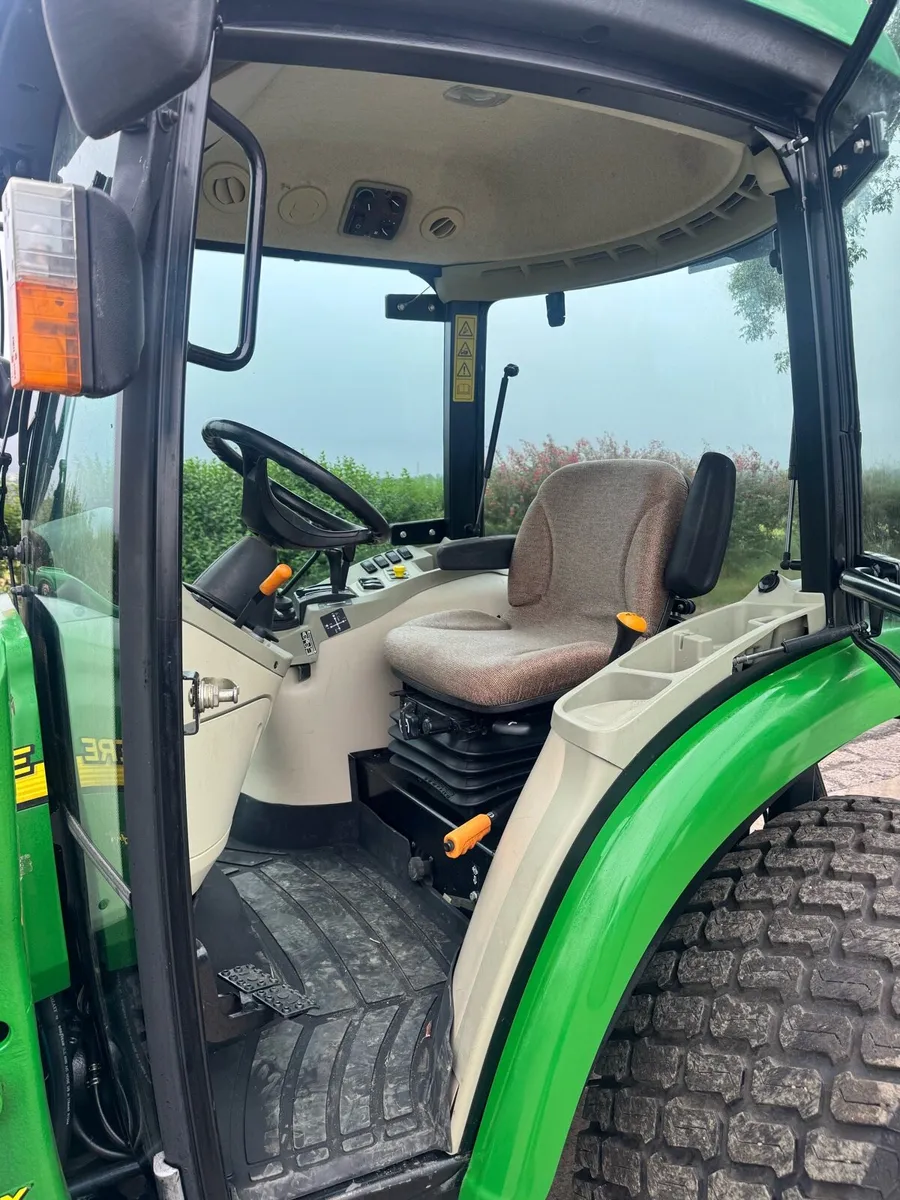 John Deere 4720 Compact Tractor with Front loader - Image 2