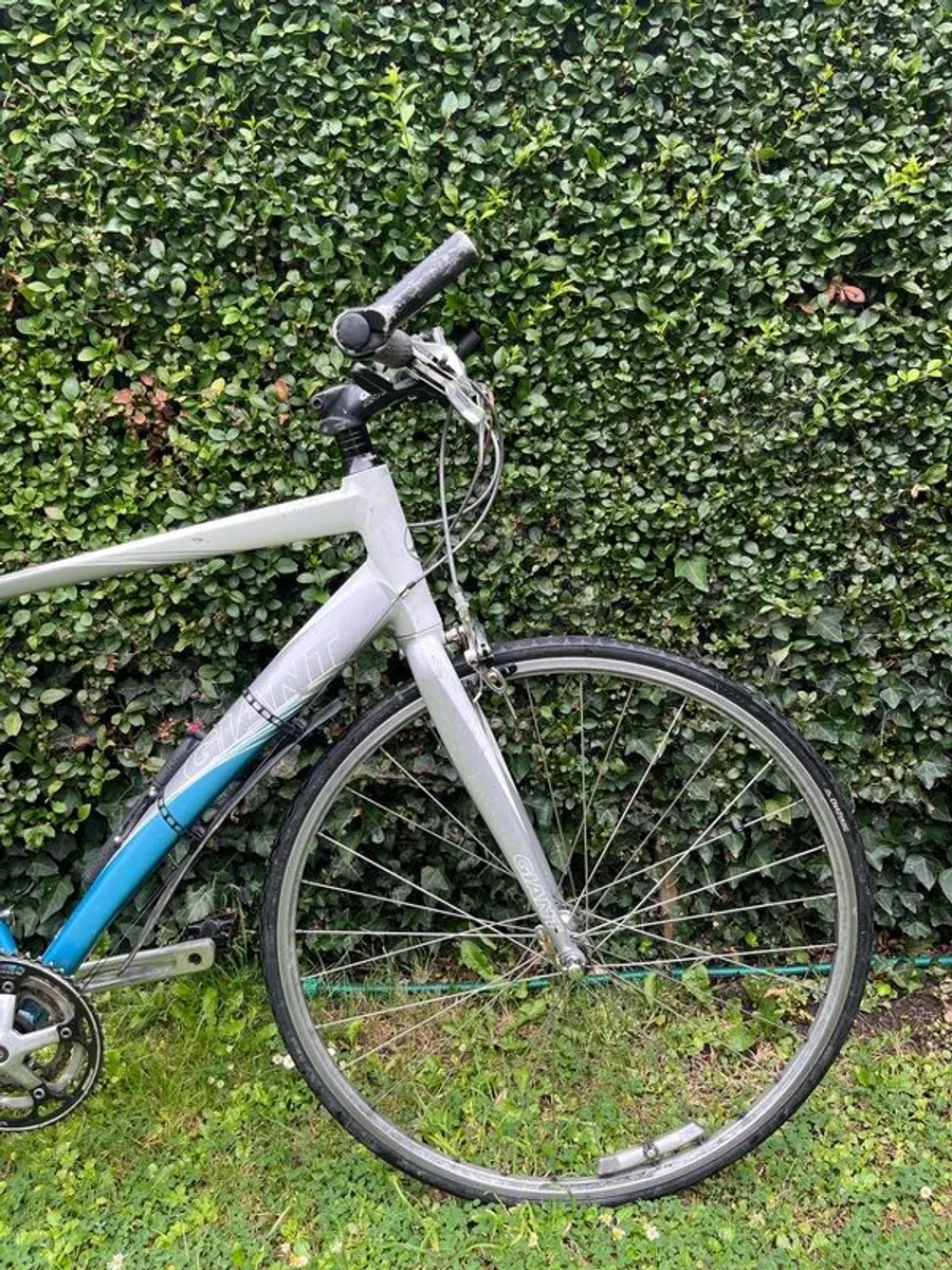 Giant Ladies Bike - Image 3