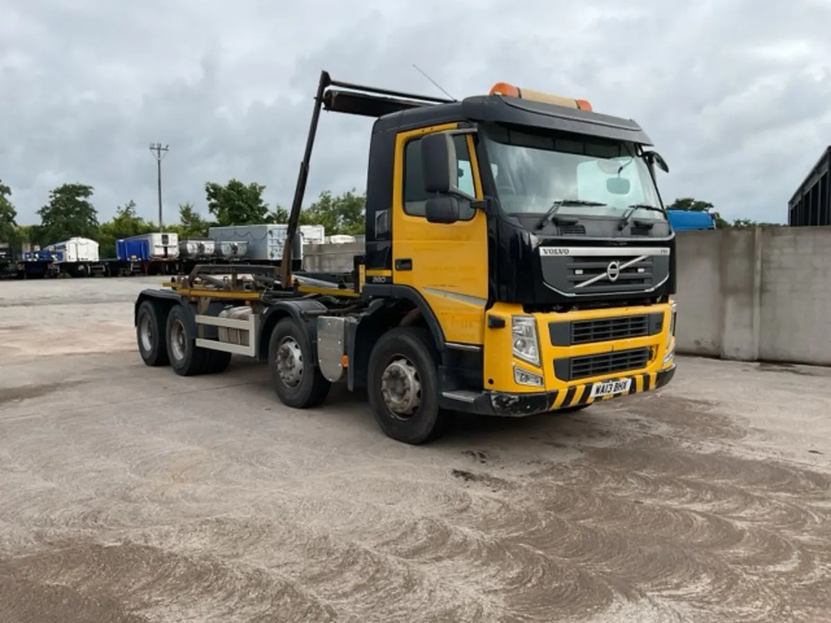 2013 Volvo FM380 8x4 Hookloader - Image 1