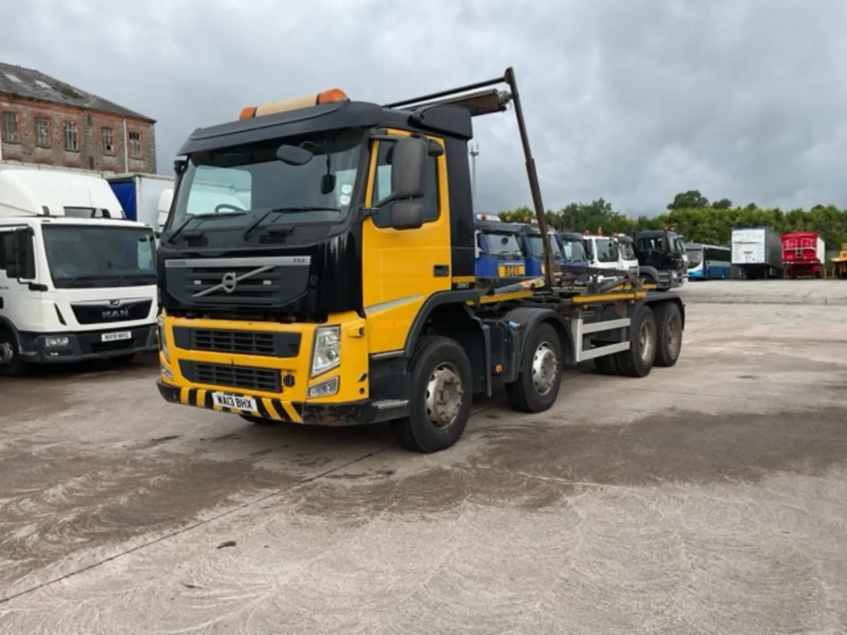 2013 Volvo FM380 8x4 Hookloader - Image 3