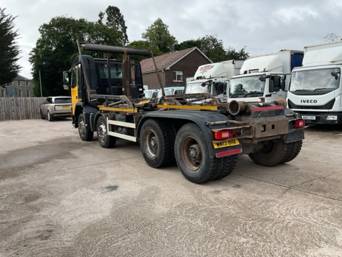 2013 Volvo FM380 8x4 Hookloader - Image 4