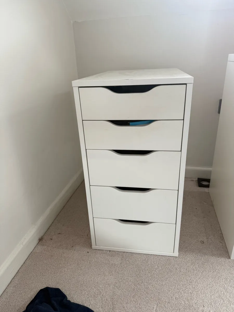 Desk, chair & shelving unit - Image 2