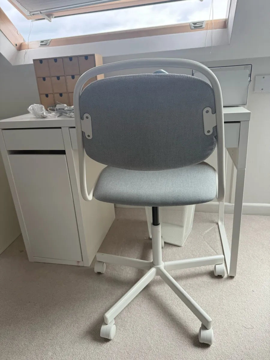Desk, chair & shelving unit - Image 4