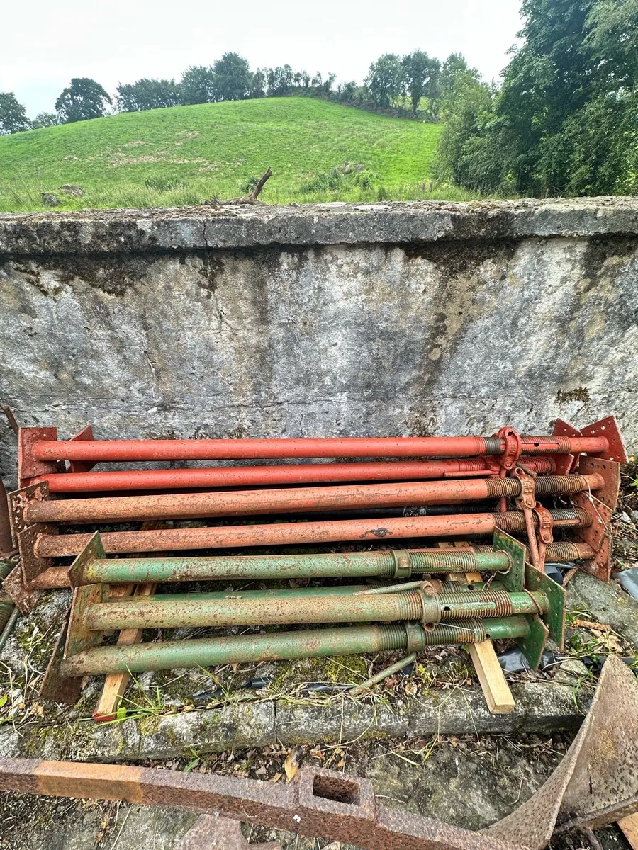 Acrow Props - Image 1
