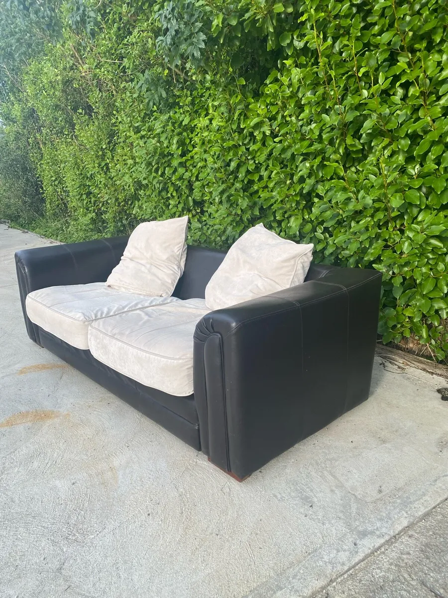 Couch / Sofa - Image 1