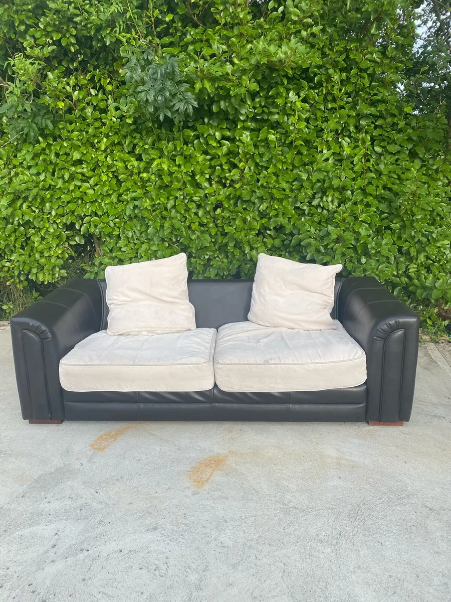 Couch / Sofa - Image 4