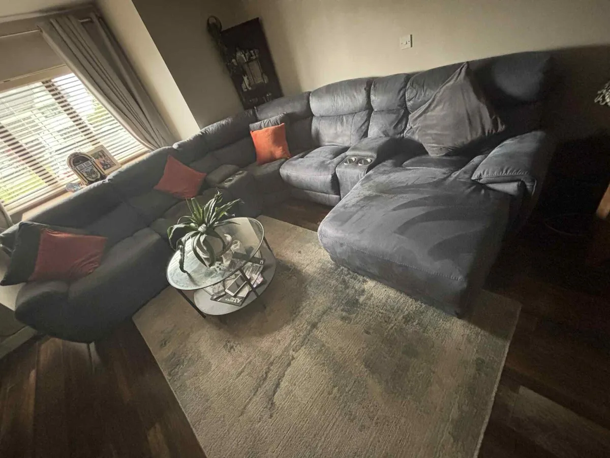 Round corner sofa - Image 1