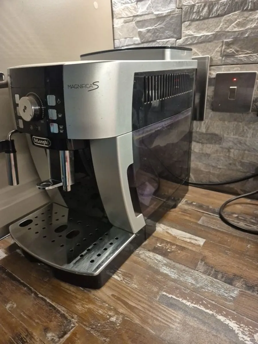 De longhi coffee machine - Image 2