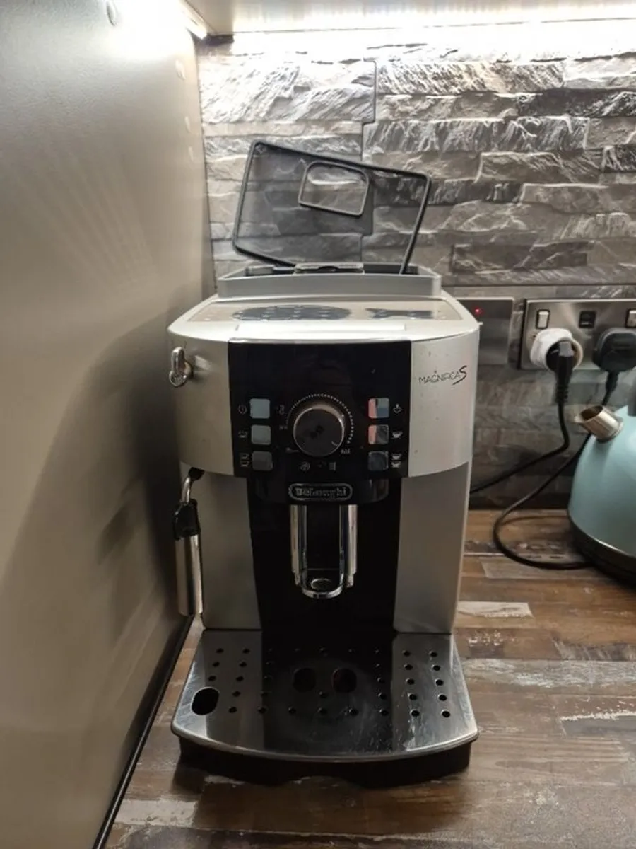 De longhi coffee machine - Image 3